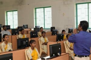 Computer lab with students